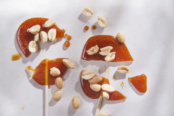 Açúcar crocante e frutas secas — Fotografia de Stock