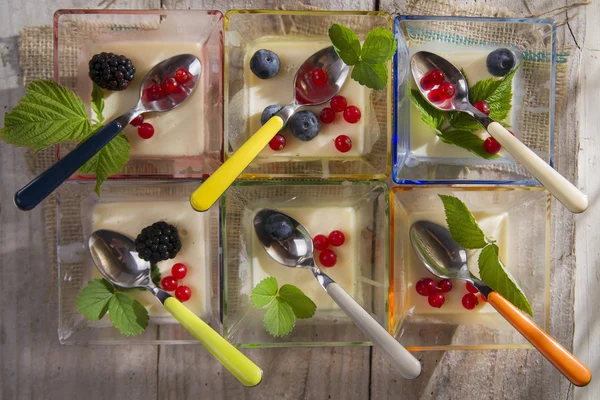 Panna cotta with berries — Stock Photo, Image