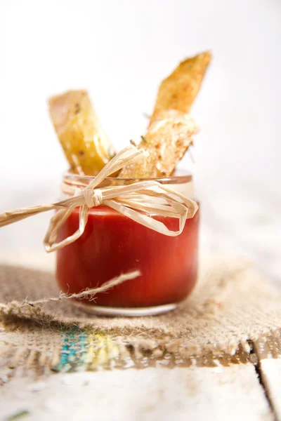 Tallrik med pommes frites — Stockfoto