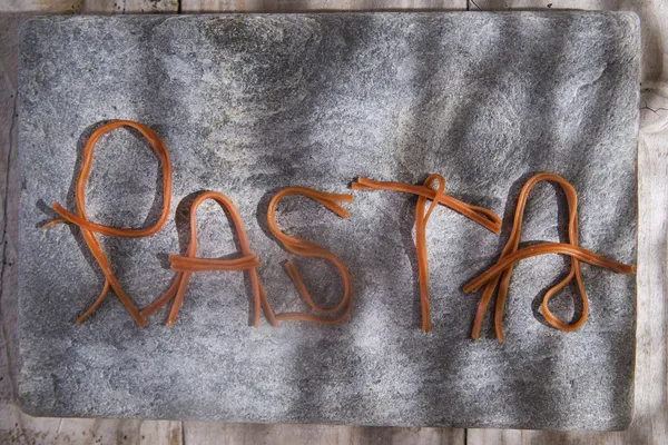 Pasta en una piedra para publicidad —  Fotos de Stock