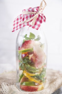 limon ve şeftali çay infüzyon 