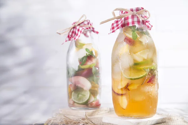 Infusion of tea peach and lemon — Stock Photo, Image