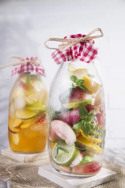 Infusion of tea peach and lemon — Stock Photo, Image