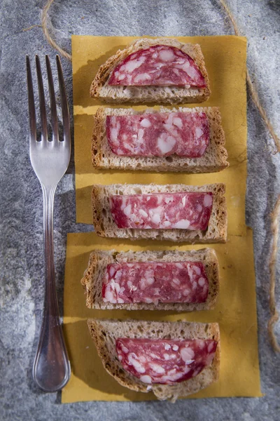 Bread and salami — Stock Photo, Image