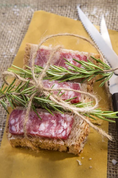 Bread and salami — Stock Photo, Image