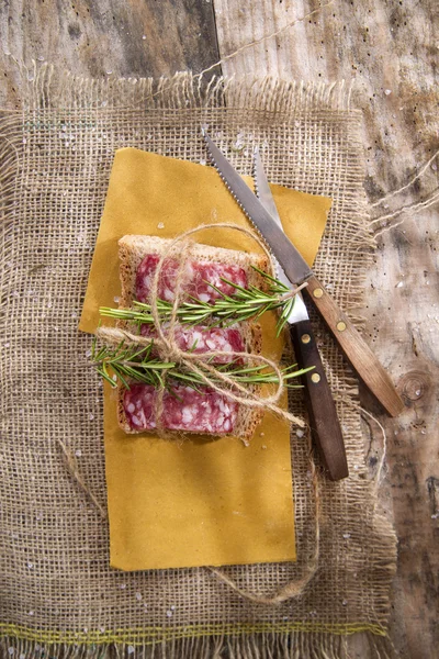 Bread and salami — Stock Photo, Image