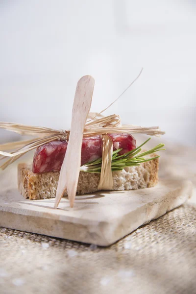 Bread and salami — Stock Photo, Image