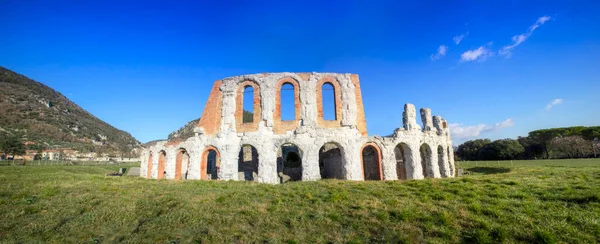 Umbria Talya Gubbio Yakınlarındaki Roma Amfitiyatrosunun Kalıntılarının Panoramik Görüntüsü — Stok fotoğraf