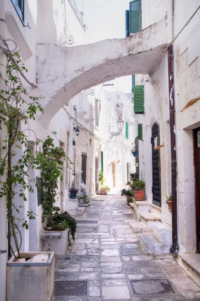 Attraverso Caratteristiche Strade Bianche Della Magica Città Ostuni Nel Salento — Foto Stock