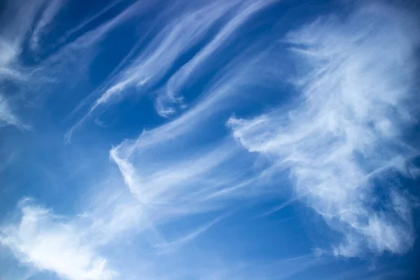Fotografischer Blick Auf Schichten Weißer Wolken Kontrast Blauem Himmel — Stockfoto
