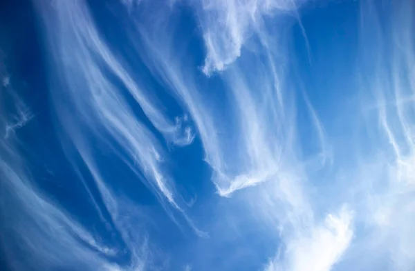 Fotografischer Blick Auf Schichten Weißer Wolken Kontrast Blauem Himmel — Stockfoto