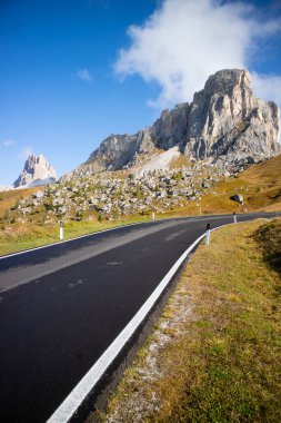 Dolomitlerin sıradağlarına ulaşmamızı sağlayan panoramik yol. 