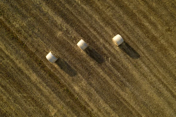 Luftaufnahmen Der Klassischen Strohballenpressen Auf Den Feldern Der Sommersaison — Stockfoto