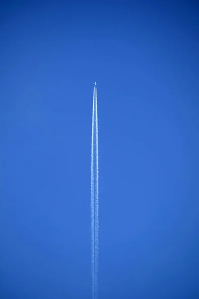 Documentação Fotográfica Das Trilhas Que Deixam Aviões Voo — Fotografia de Stock