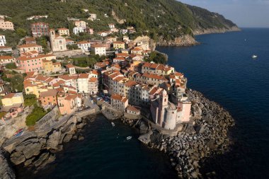 Ligurian köyü Tellaro 'nun hava fotoğrafları. 