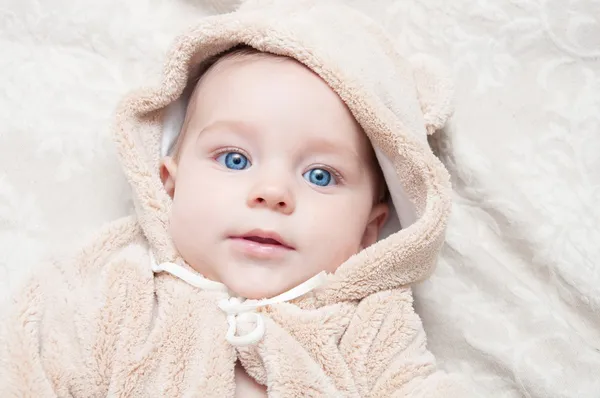 Porträtt av en vacker baby — Stockfoto