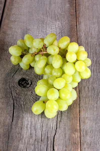 Uvas dulces verdes orgánicas maduras — Foto de Stock