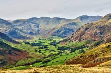 bowfell ve istasyonlu Krinkıl crags ile Langdale
