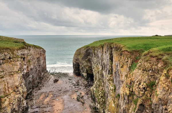 Raming Hole, a coastal feature in Pembrokeshire. — Stock Photo, Image