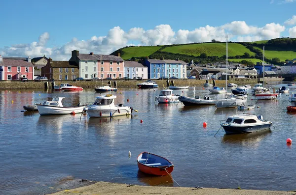 Boats in Aberaeron harbour, Ceredigion, Wales. — Stock Photo, Image