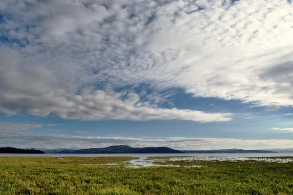 Vista de las nubes sobre la bahía de Morecambe, Cumbria . — Foto de Stock