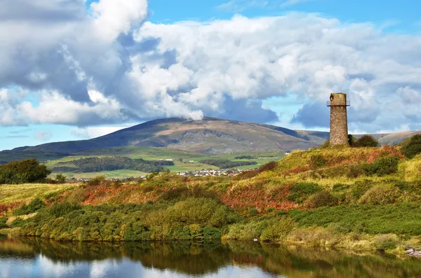 Antiguo faro y Black Combe cerca de Millom . —  Fotos de Stock