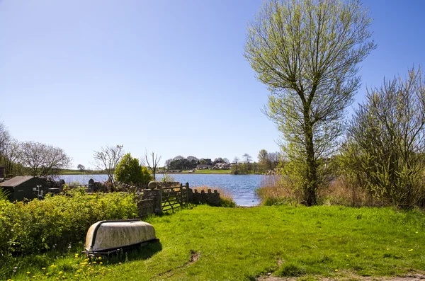 Boat by Urswick Tarn in Cumbria — Stock Photo, Image