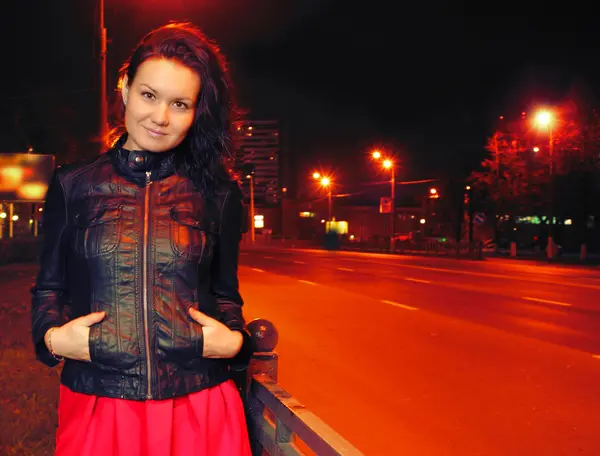 Beautiful young woman in night city — Stock Photo, Image