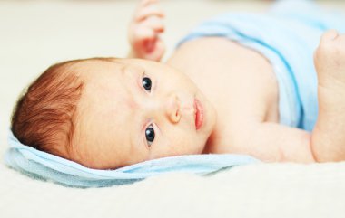 Yeni doğan bebek kız