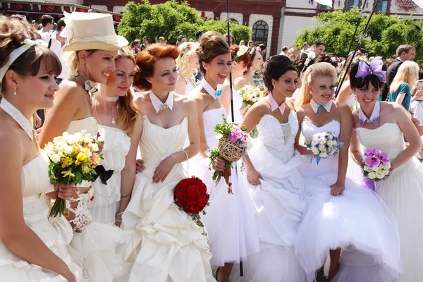 Desfile de novias — Foto de Stock