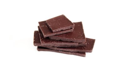 Beyaz arkaplanda izole edilmiş çikolata