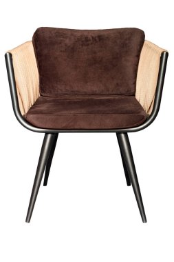 Siyah metal bir çerçeve üzerinde döşenmiş rahat sandalye kahverengi kadife döşeme ve örgülü kolluklar, önden çekilmiş fotoğraf. Resim beyaz arkaplanda izole edildi.