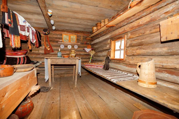 Het Interieur Van Woonkamer Van Een Oude Oekraïense Landelijke Hut — Stockfoto