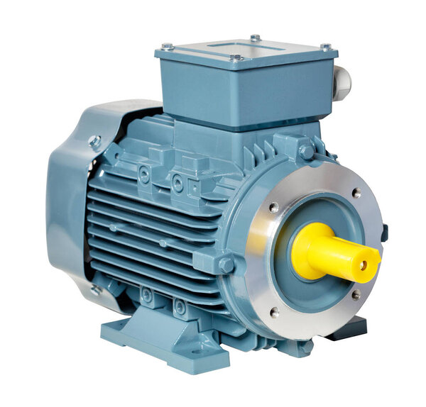Мощный стационарный электрический двигатель серого цвета. Изображение изолировано на белом фоне.