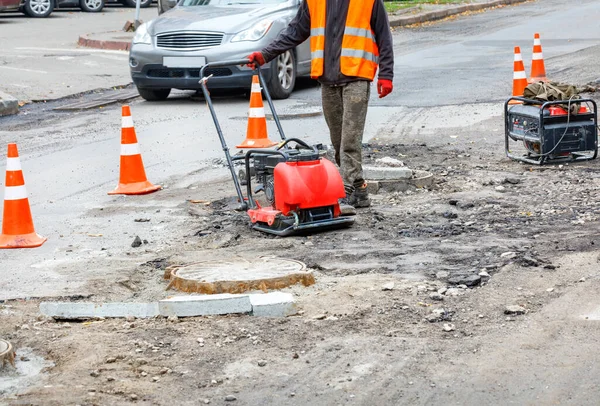 Road Service Worker Rams Section Carriageway Fenced Orange Traffic Cones — Foto Stock