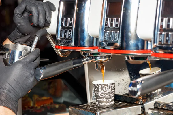Barista Hands Black Latex Gloves Prepare Hot Coffee Coffee Machine —  Fotos de Stock