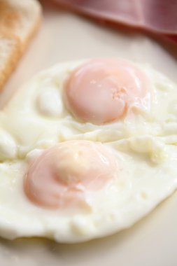 Kahvaltıda yumurta