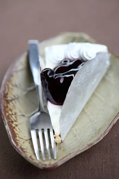 Blueberry cheesecake slice — Stock Photo, Image