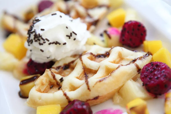 Waffle with fruits — Stock Photo, Image