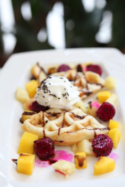 Waffle with fruits — Stock Photo, Image