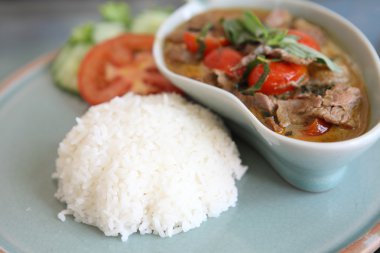 sığır eti ile baharatlı köri