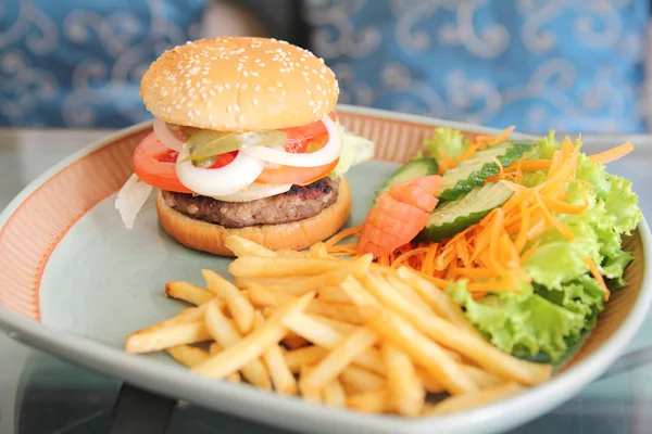 Hamburger mit Rindfleisch — Stockfoto