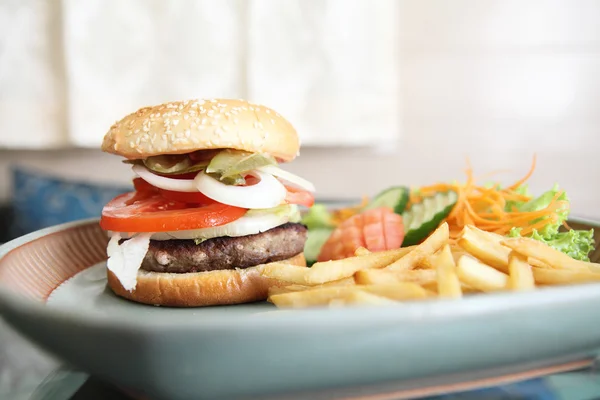 Hamburger wołowiny — Zdjęcie stockowe