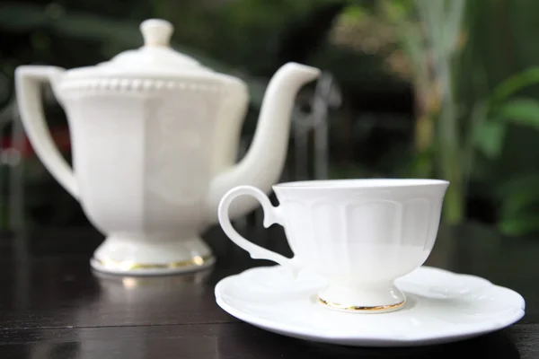 Tasse de thé sur fond de bois — Photo