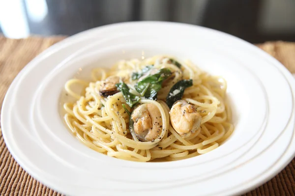 Spaghetti with mussel and olive oil — Stock Photo, Image