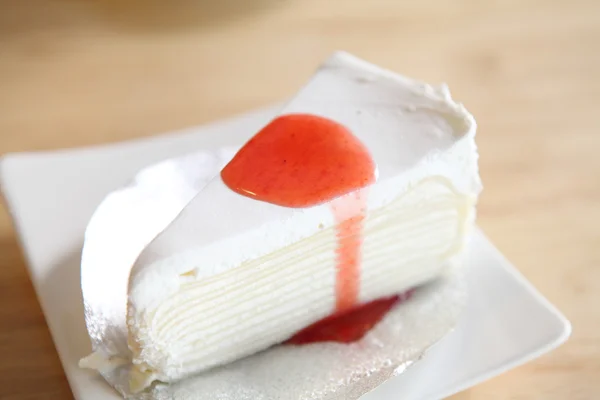 Pastel de cáscara con salsa de fresa —  Fotos de Stock