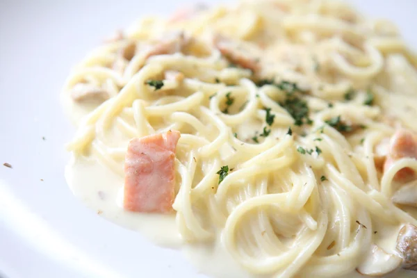 Spaghetti white sauce with salmon — Stock Photo, Image