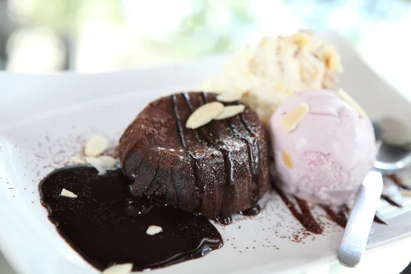 Torta di Lava al Cioccolato con gelato — Foto Stock