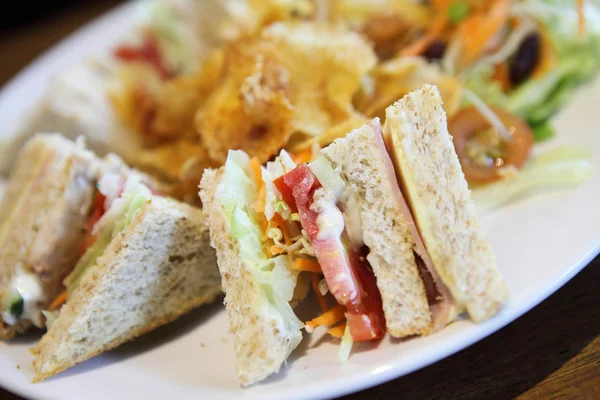 Club sandwich med på trä bakgrund — Stockfoto