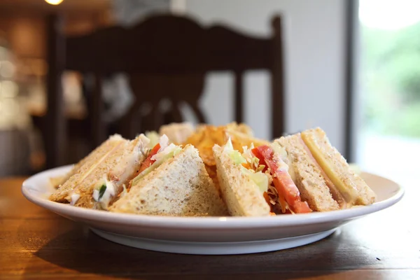 Club Sandwich mit auf Holz Hintergrund — Stockfoto